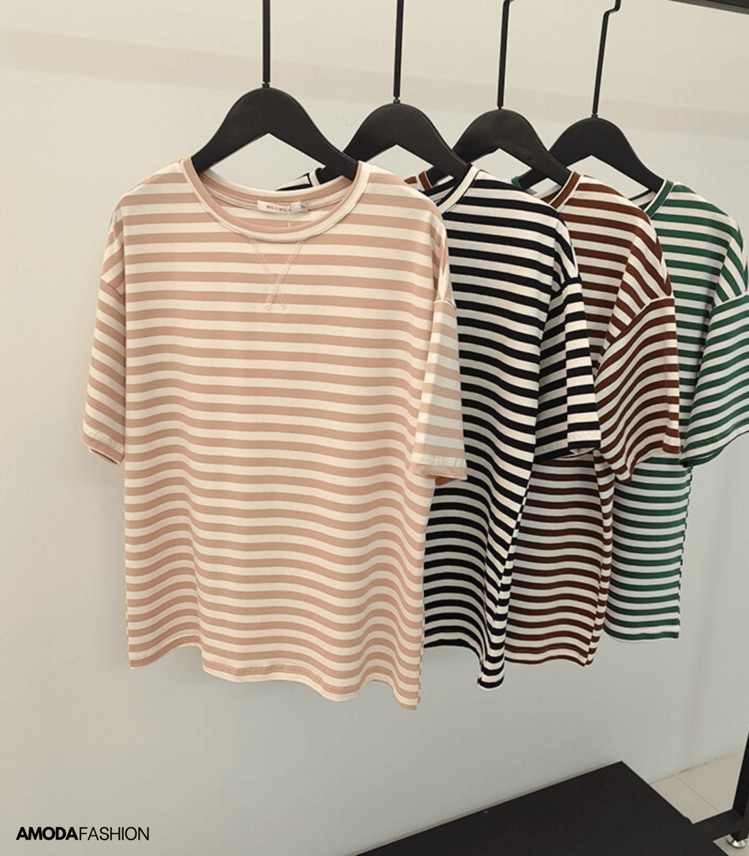 Farbig gestreiftes lockeres T-Shirt - Amodafashion.de