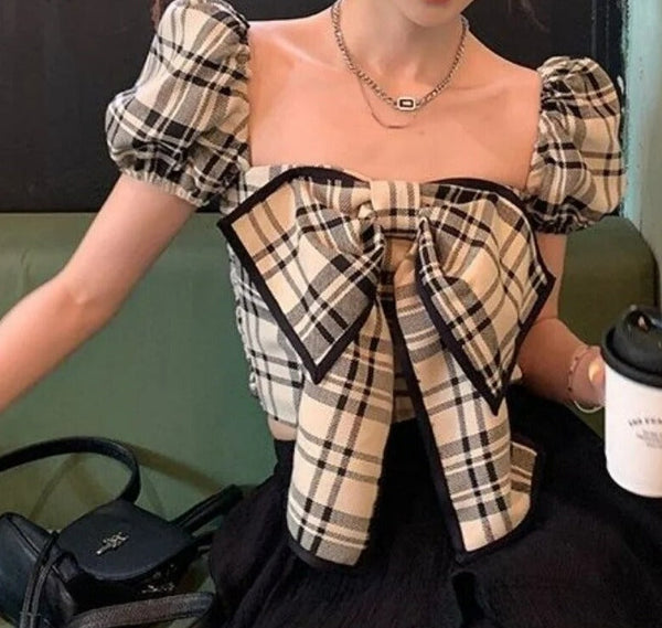 Emilia - Karierte Bluse mit eleganter Schleife und Puffärmeln