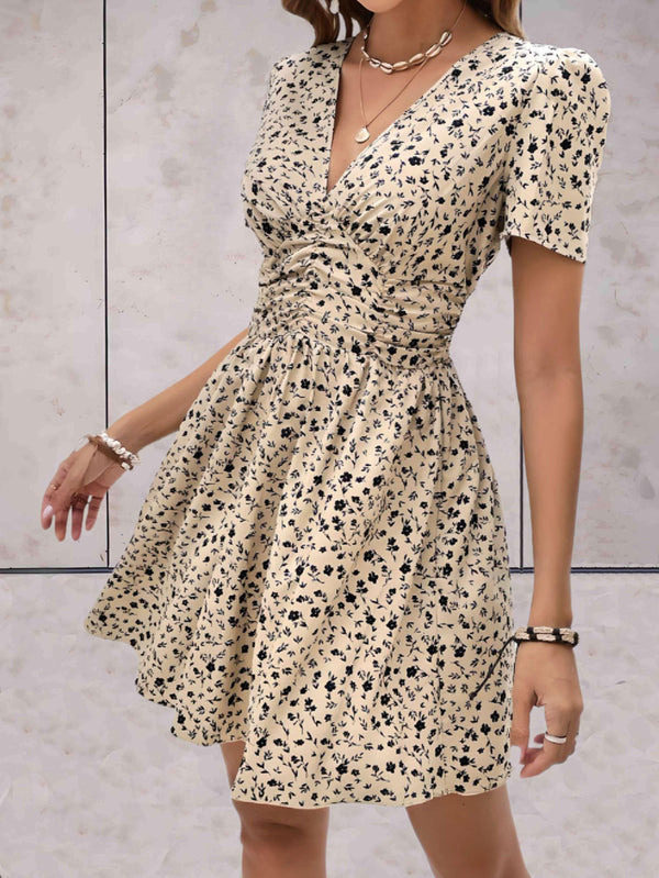 Amara's: Elegantes Mini-Ausgestelltes Kleid mit elastischem Bund